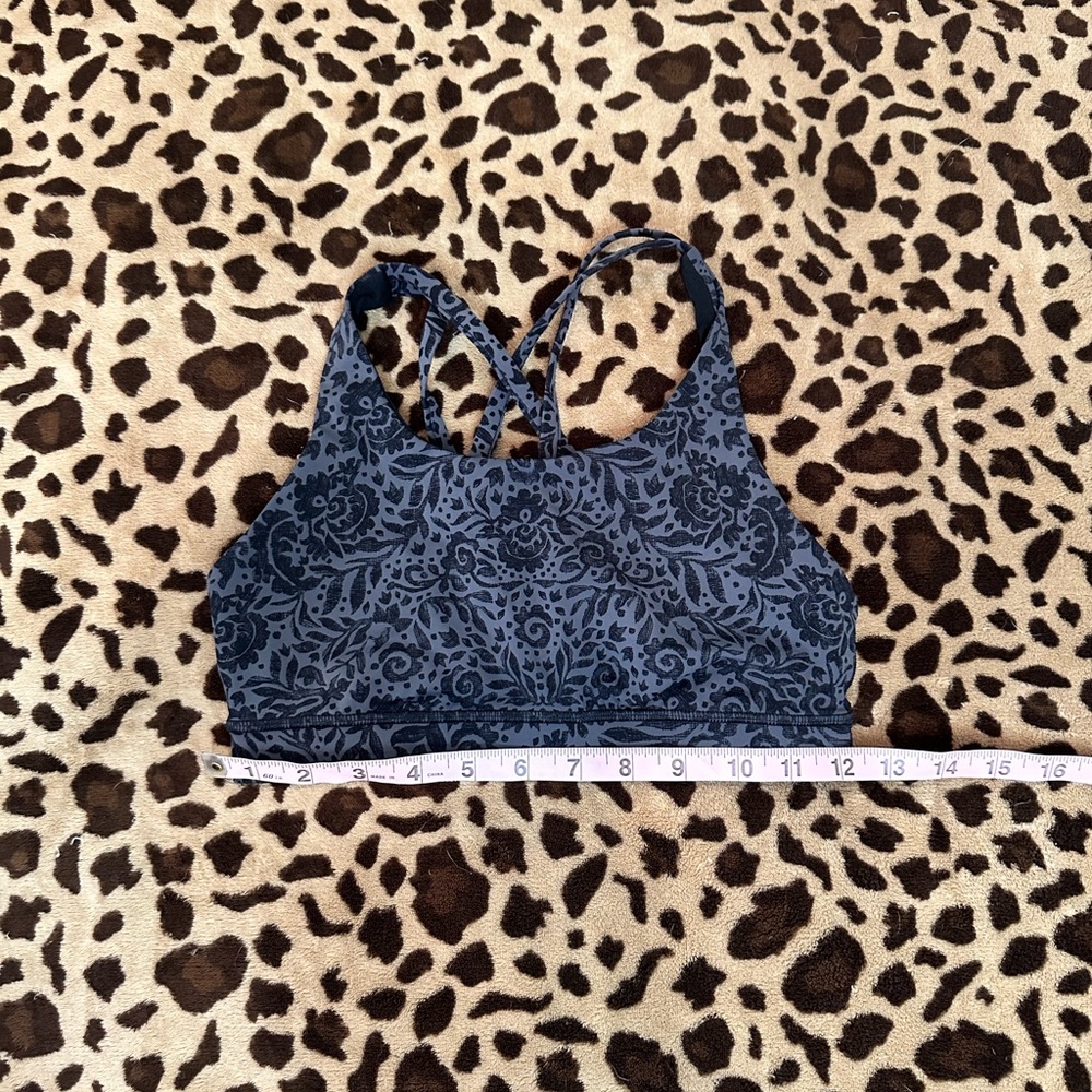 Lululemon sports bra